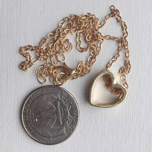 ⚜️[𝟯/$𝟭𝟴]⚜️Gold Heart Delicate Charm Choker NEW - Picture 7 of 12